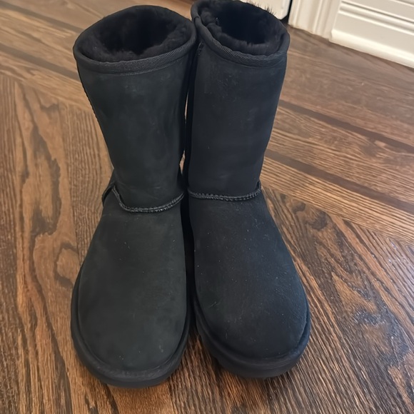 Ugg Classic II Black Short Boots size 5 and 6 NWOT - Picture 3 of 7